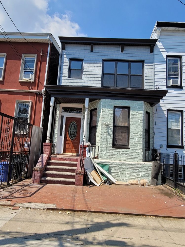 Siding Contractor in Queens