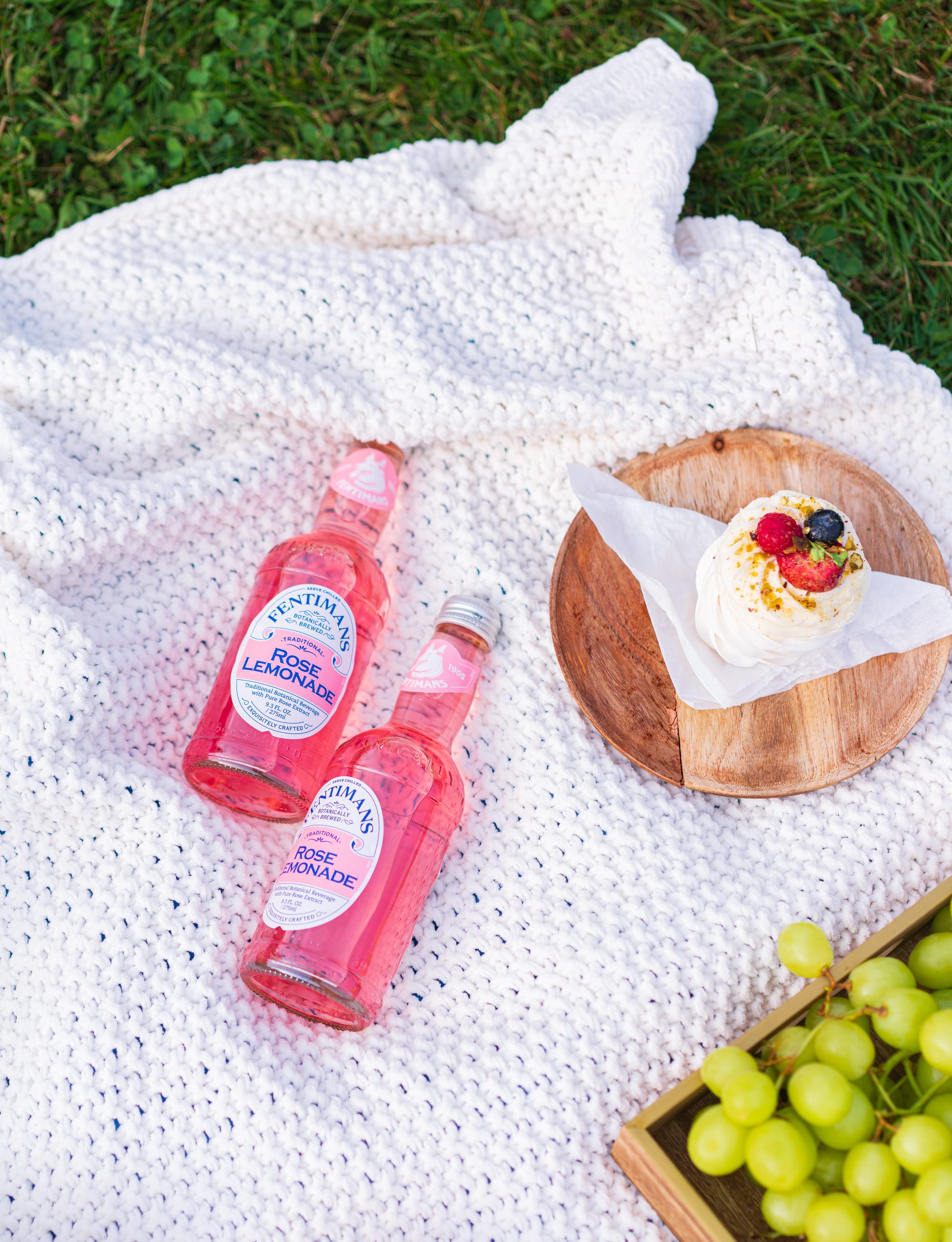 Photo picnic with a view of the castle
