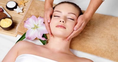 Chi phi hoc nghe spa co dat khong?