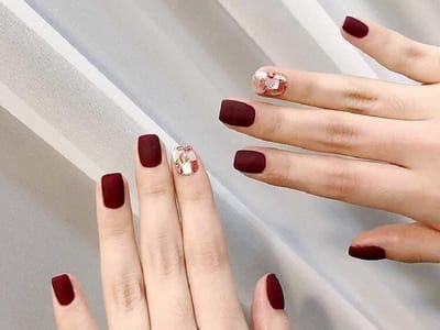 Nhung mau nail mau do hot trend