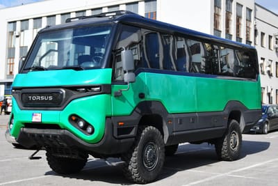 Для евакуаційних рейсів Рівненщина отримала унікальний позашляховик від наших партнерів з Чехії 9.03.22.