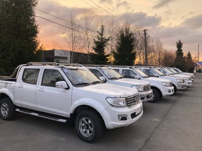 10 пікапів для збройних сил України.