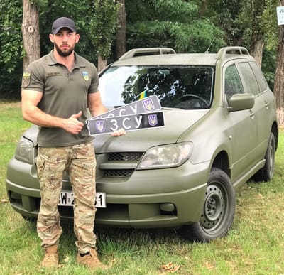 Перефарбували авто, та передали на передову.