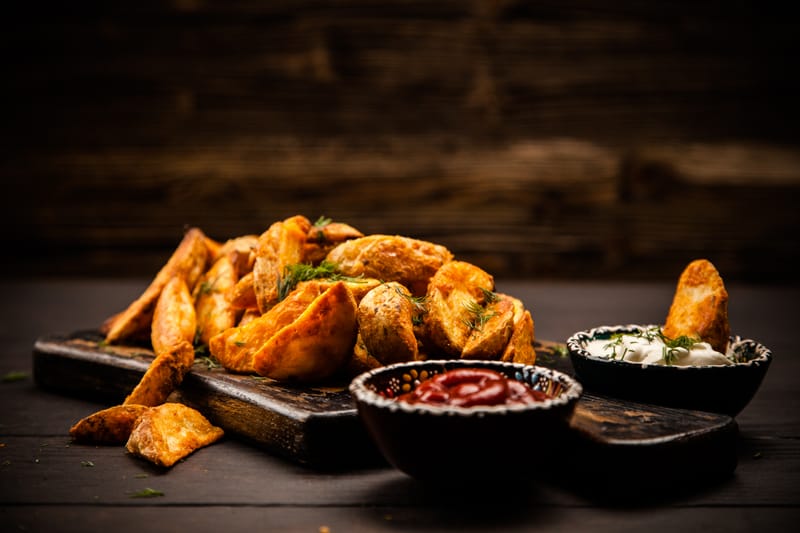 Seasoned wedges with sour cream & sweet chili