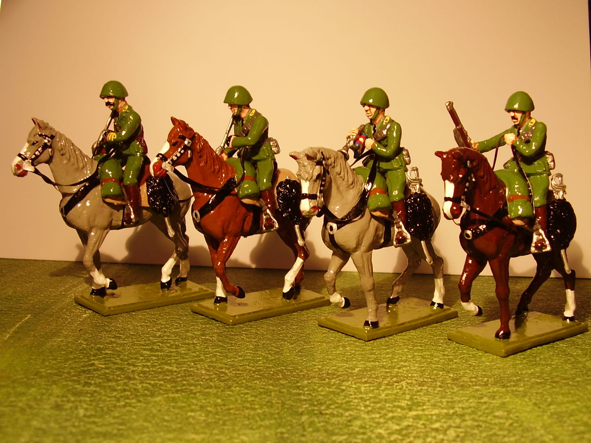 Cavalleria Italiana in elmetto 1942