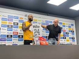 Messias explica escolha pelo número 24 no Santos e repudia preconceito: "Isso é ultrapassado"