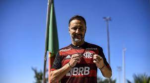 Vítor Pereira chega ao Rio para iniciar trabalho no Flamengo