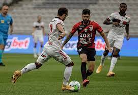 Flamengo perde do Athletico-PR e segue sem vencer com Sampaoli no Brasileirão. Veja