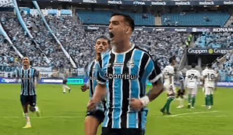 Grêmio dá show, assume a segunda posição e afunda Coritiba na lanterna. Veja
