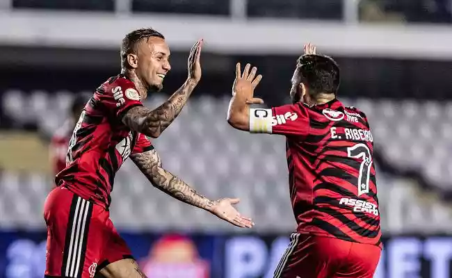 Em jogo de cinco gols, Flamengo vence Santos na Vila e sobe para 3º na tabela. Veja