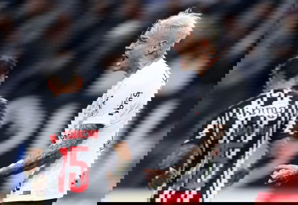 Corinthians vence Atlético-MG no Mineirão e alivia crise. Veja