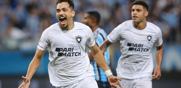 Botafogo segura pressão, vence Grêmio e dispara na liderança do Brasileiro. Veja