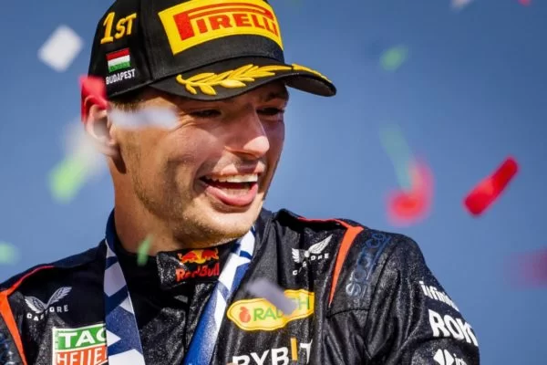 Verstappen vence e Red Bull supera recorde de vitórias da McLaren de Senna