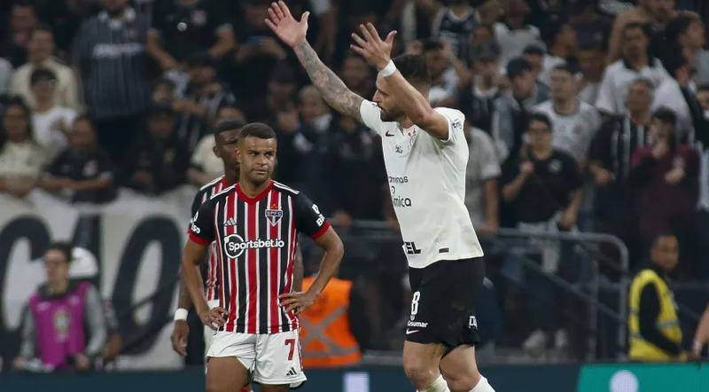 Corinthians larga na frente do São Paulo em noite de Renato Augusto. Veja