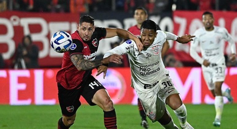 Corinthians segura o Newell's Old Boys e avança às quartas de final da Sul-Americana. Veja