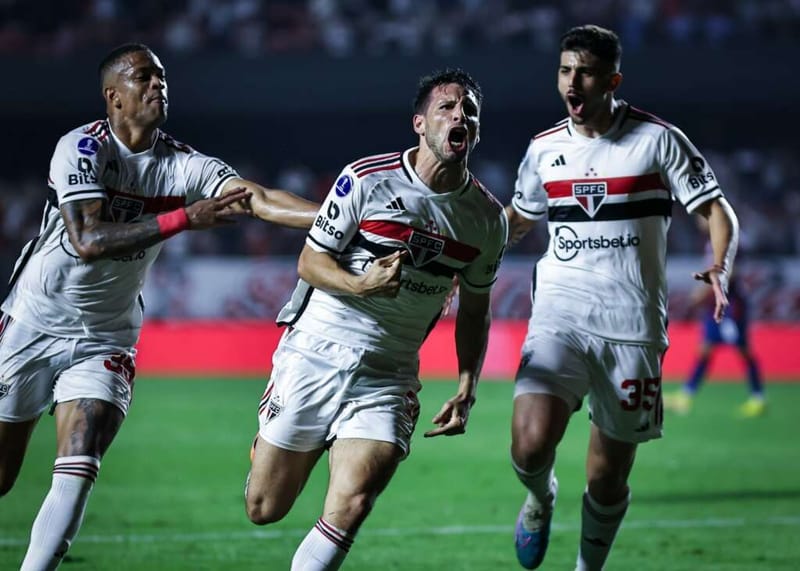 São Paulo vence o San Lorenzo no Morumbi lotado, e avança na Sul-Americana. Veja
