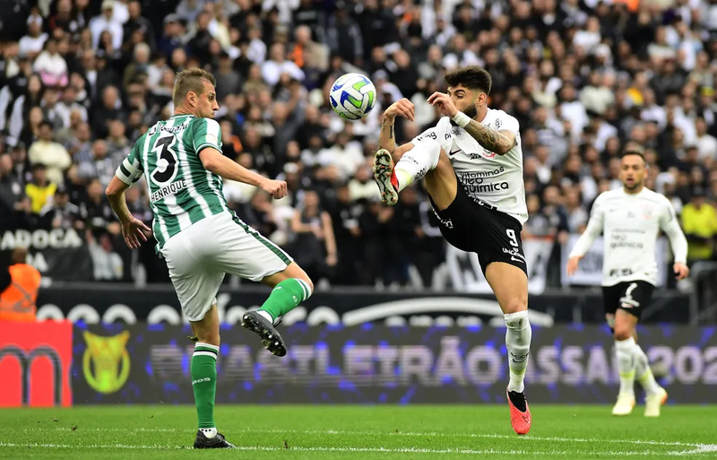 De virada, Corinthians vence Coritiba e chega a 11 jogos de invencibilidade na temporada. Veja