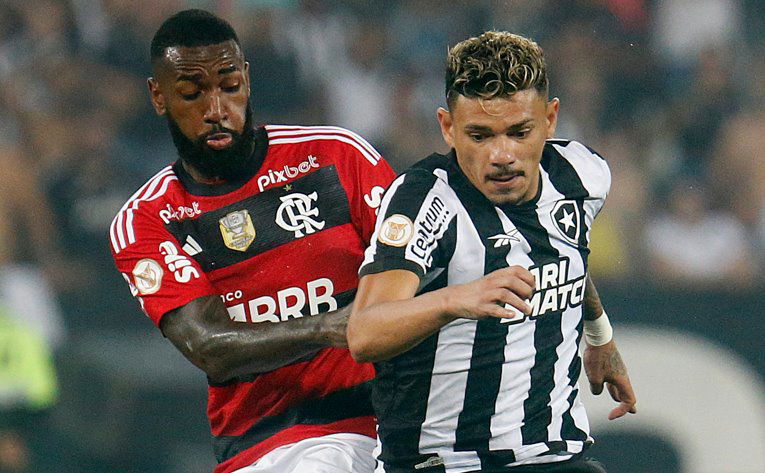Flamengo vence e acaba com hegemonia do líder Botafogo em casa. Veja