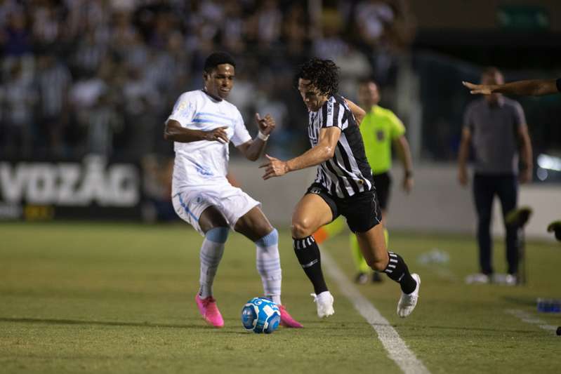 Londrina faz gol de pênalti mas perde para o Ceará SC por 3 x 1