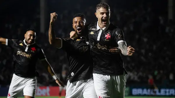 Coritiba é goleado pelo Vasco em São Januário e emenda sete derrotas seguidas no Brasileirão. Veja