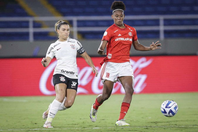 Corinthians vence nos pênaltis o Inter e faz final da Libetadores feminina contra o Palmeiras. Veja