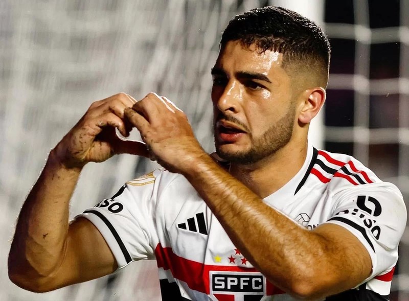 James dá duas assistências, São Paulo bate o Grêmio e foge de zona perigosa. Veja