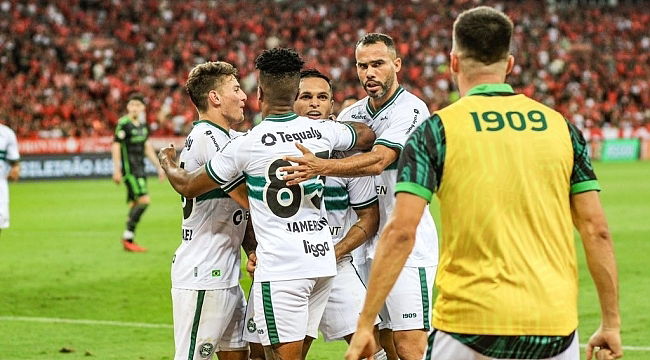 Com um a mais, Coritiba bate o Internacional por 4 x3 em jogaço. Veja