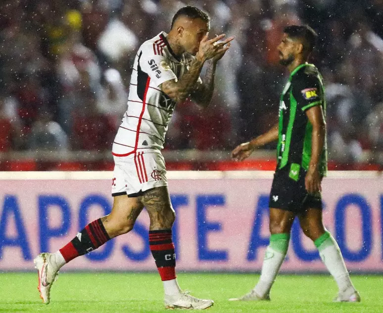 Flamengo vence América-MG e encosta no líder Palmeiras. Veja