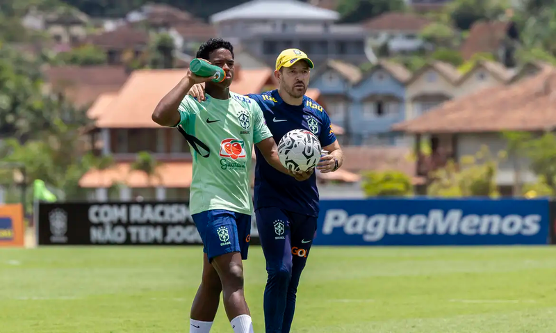 "SELEÇÃO MOSTROU EVOLUÇÃO", ELOGIA RAMON, APÓS 2 A 0 SOBRE COLÔMBIA