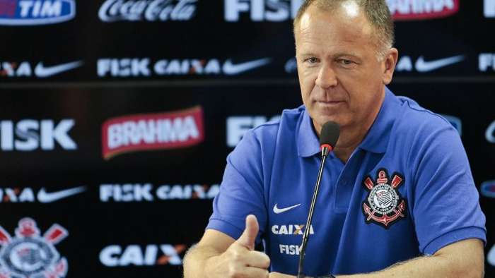 Corinthians demite Mano Menezes após quatro derrotas seguidas
