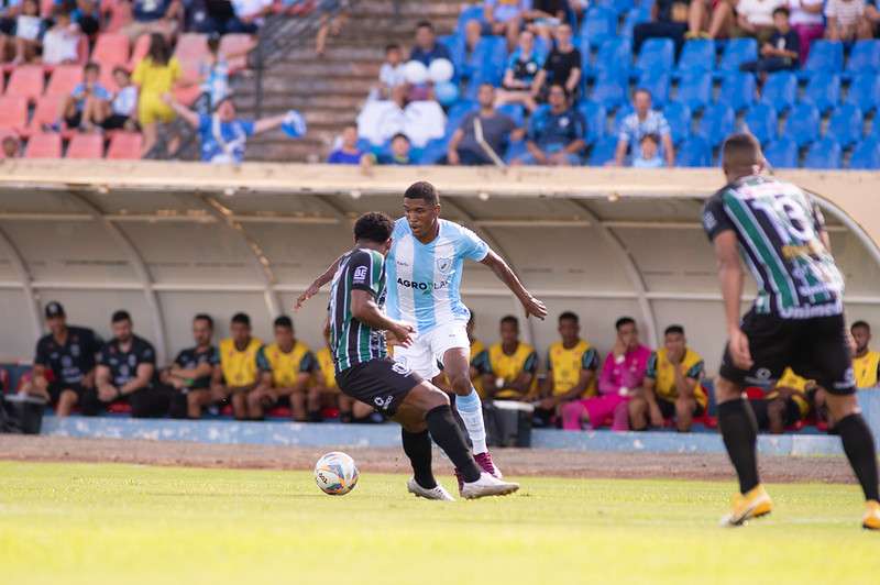 LEC vence o Maringá no Café, se classifica em oitavo e pega o Athletico nas quartas.