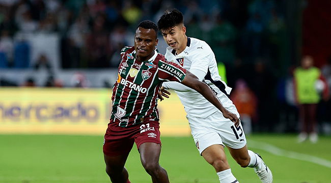 Arias faz dois, Fluminense vence LDU e é campeão da Recopa. Veja