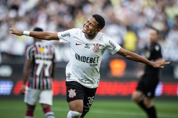 Com show de Wesley, Corinthians atropela Fluminense e vence primeira no Brasileirão. Veja