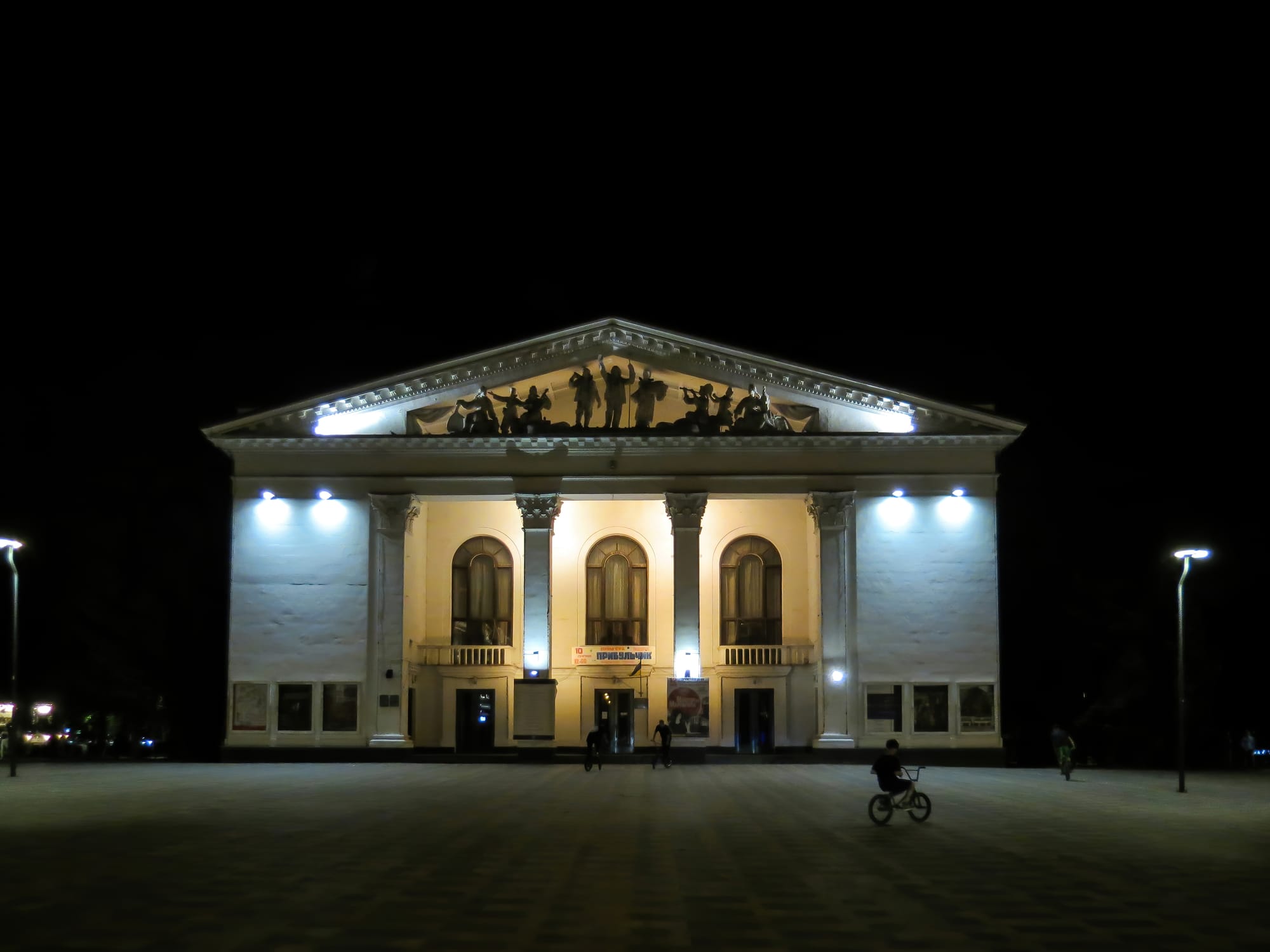 Italy ready to rebuild bombed Mariupol theatre