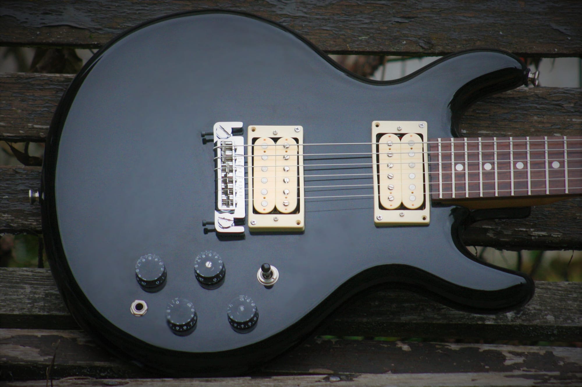 Cort Double-Cut "X-Guitar"