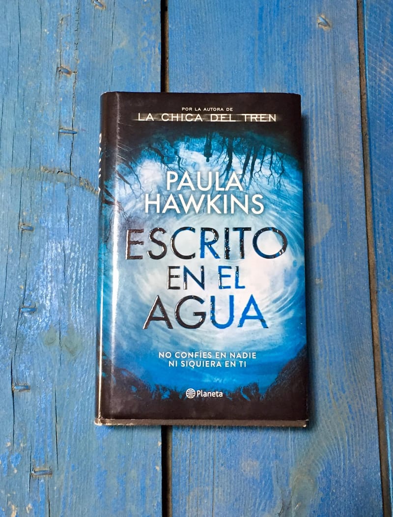 "Escrito en el agua", Paula Hawkins.