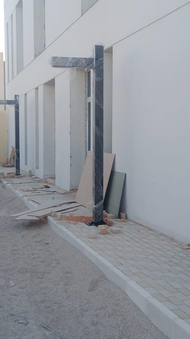 اعمدة انارة لمشروع مدارس روض الجنان