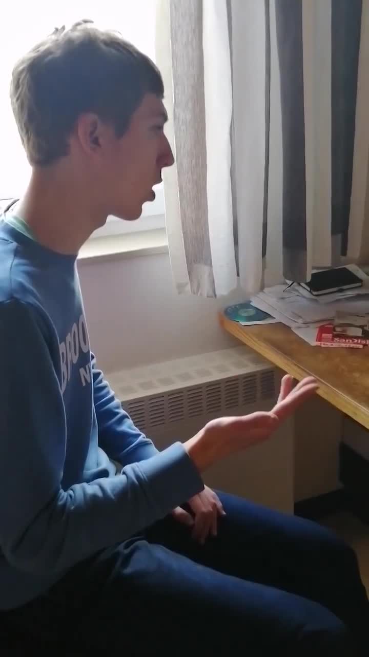 Olivier a aussi des talents de chanteur, de conteur et d'imitateur !