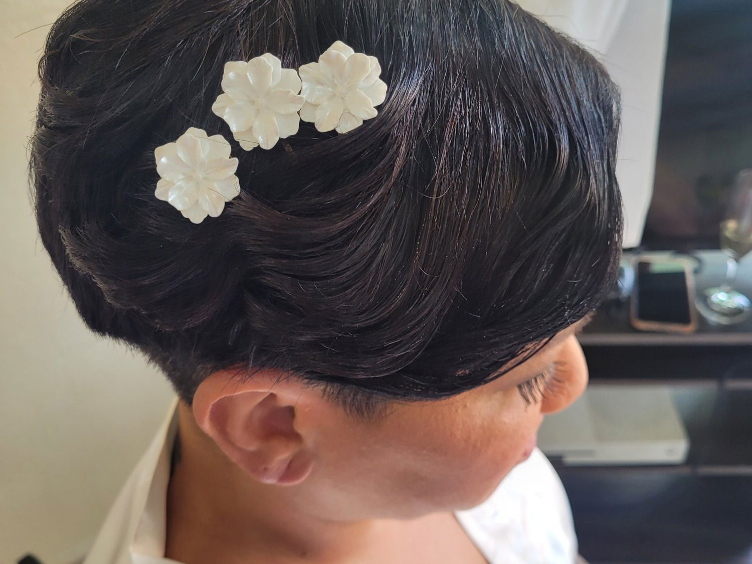 Shorr hair beautiful hair style.