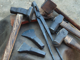 Forja de herramientas y tratamiento térmico (semana)