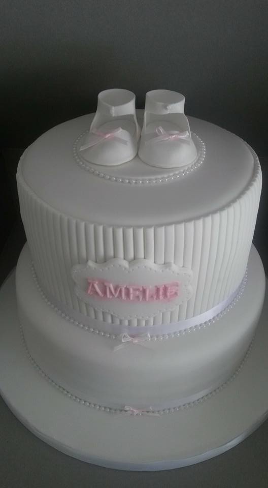 Custom made toppings to complete your cakes or cupcakes.