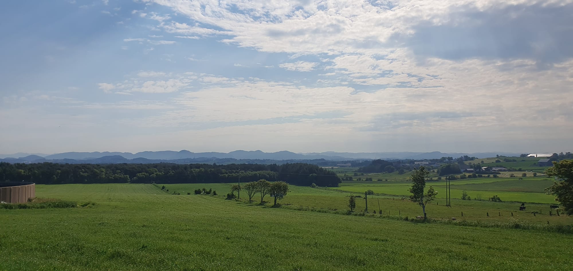 View From Tjelta to Mountains Juni 2023