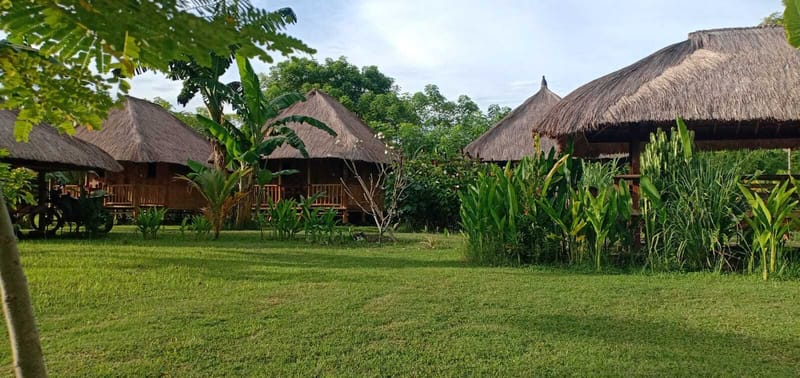 Authentic Indonesian brick Villas and 4 Bamboo Huts