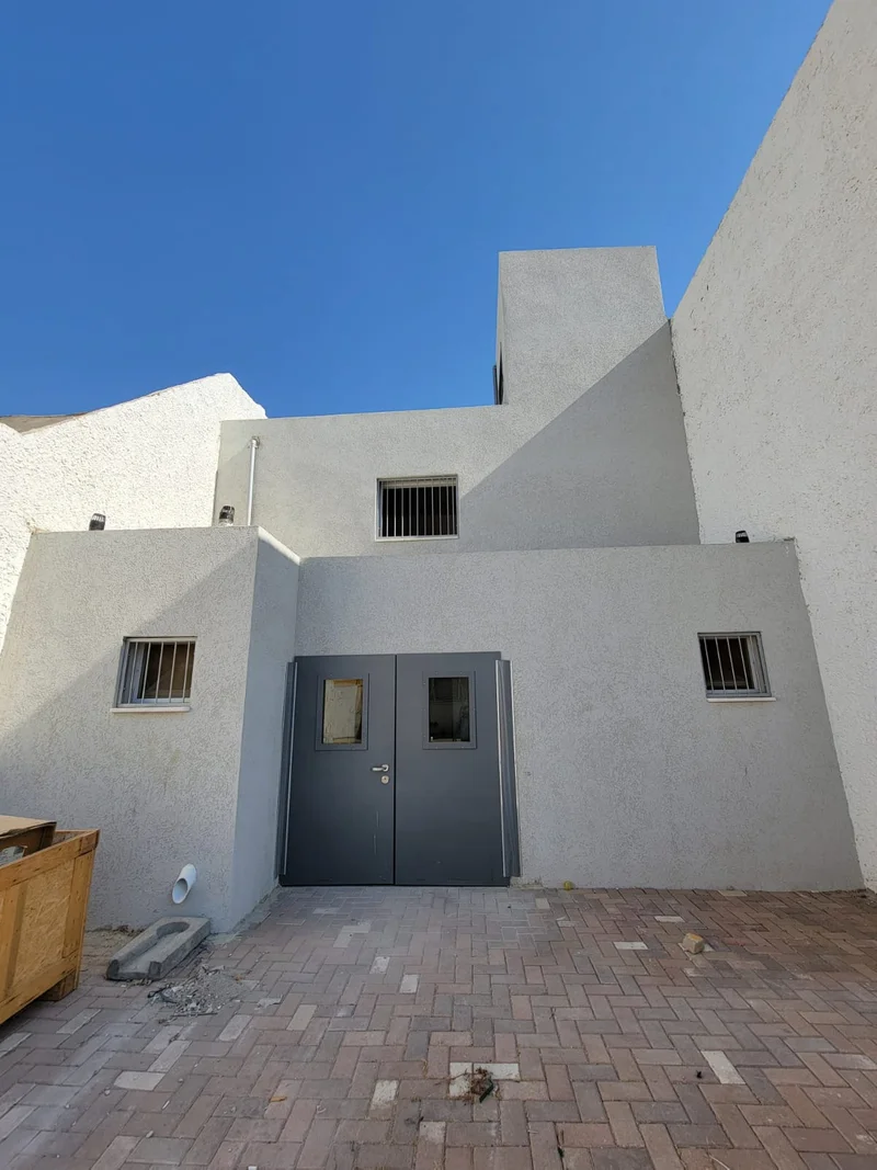 מעלית מוכנה, מעלית בהכנה , רמפה מברזל,פיר מעלית