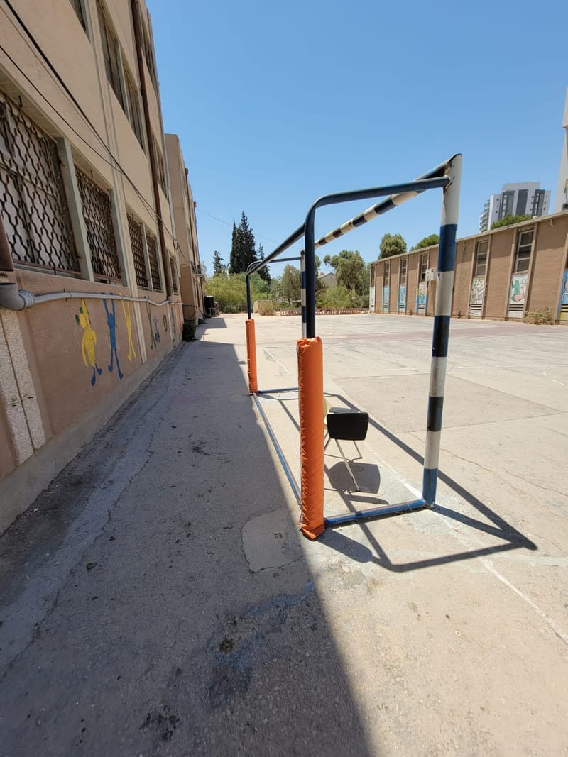 שביל, משטחי אזהרה מאבנים, רצפת אבנים משתלבות, חיפוי עמודים, סימון קווי אזהרה לנכים