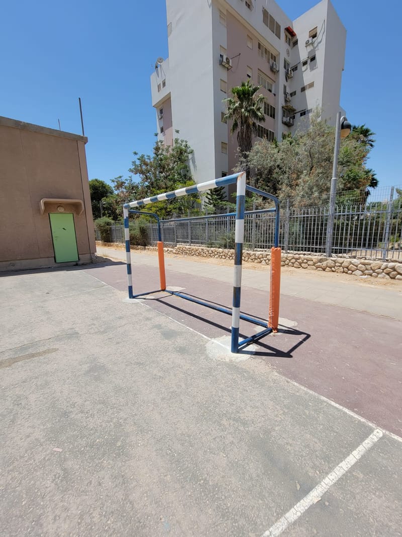 שביל, משטחי אזהרה מאבנים, רצפת אבנים משתלבות, חיפוי עמודים, סימון קווי אזהרה לנכים