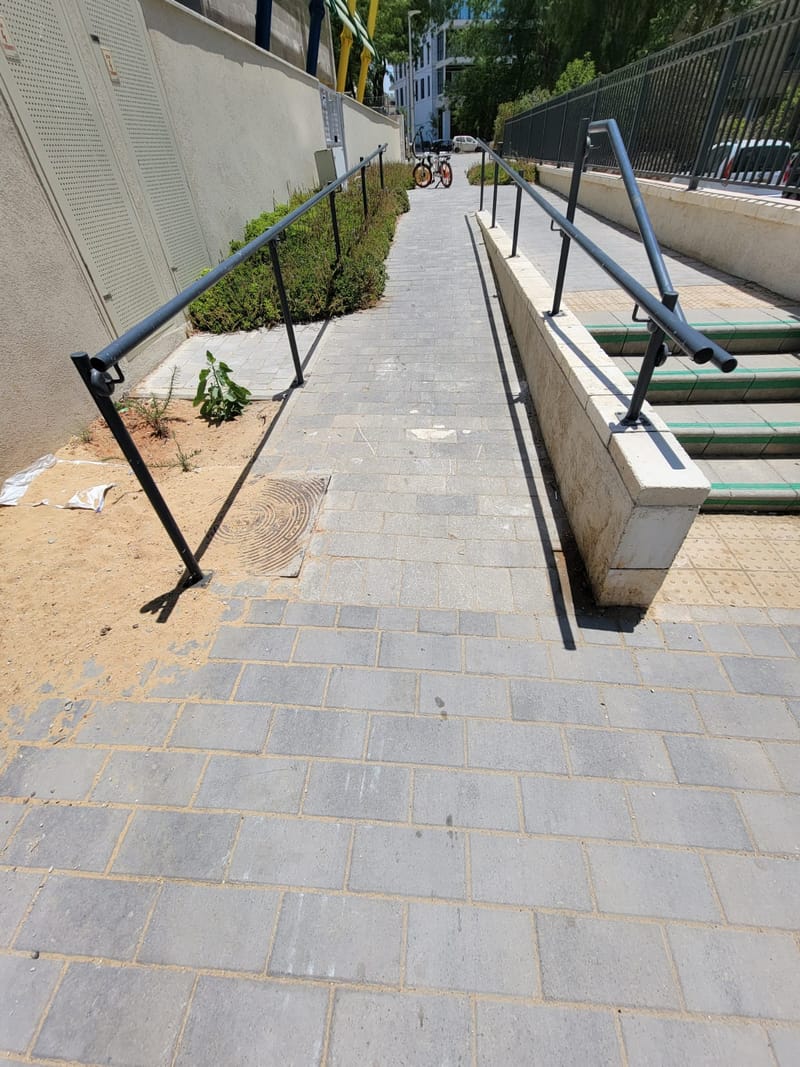  מאחזי יד לרמפה + מדרגות