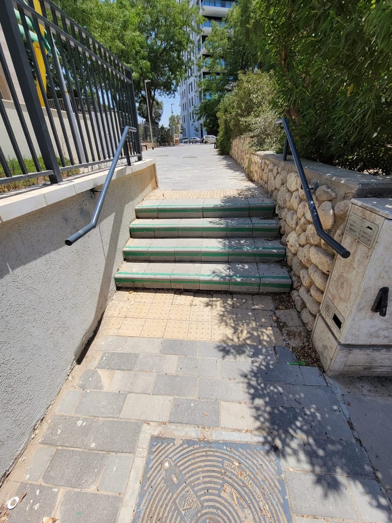  מאחזי יד לרמפה + מדרגות