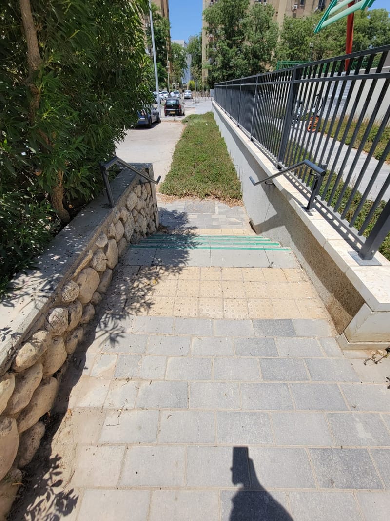  מאחזי יד לרמפה + מדרגות