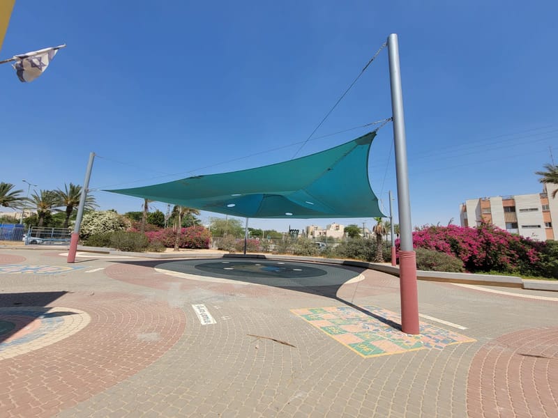 פרגולה וסככה